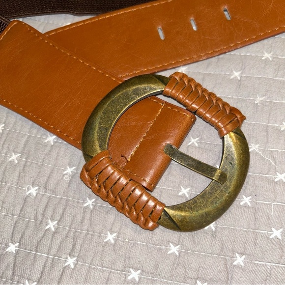 Chunky Brown Leather Stretch Belt with Gold Buckle 1X NEW - Picture 4 of 4